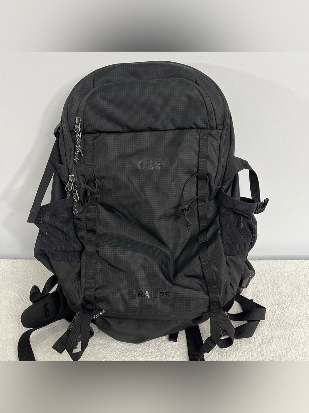 REI Co-op Trail 25 Backpack Black Day Hiking Pack With Rain Cover Rain Cover 4XL